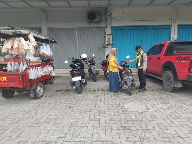 Cegah Kejahatan, Polsek Gayam Intensifkan Patroli Dialogis di Objek Vital Cegah Kejahatan, Polsek Gayam Intensifkan Patroli Dialogis di Objek Vital