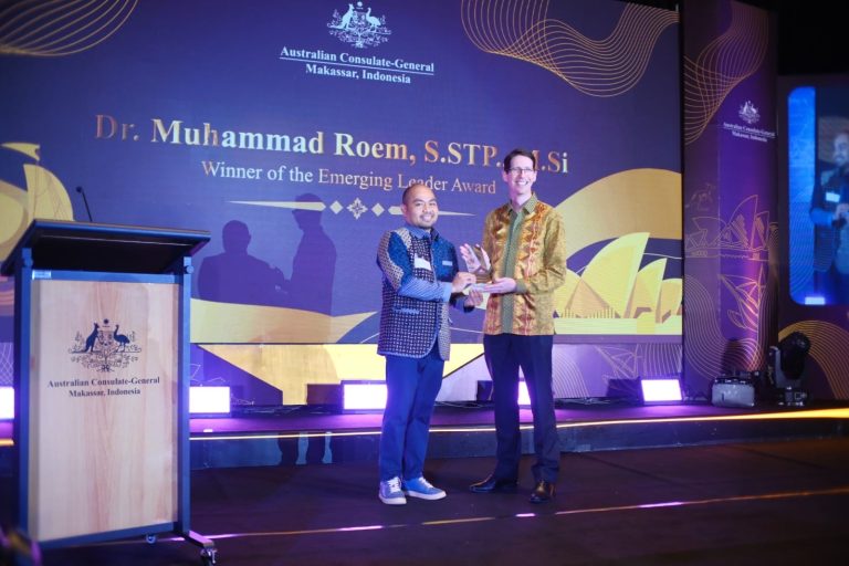 Alumni Australia Asal Makassar, Dr. Muhammad Roem Raih Emerging Leader Award