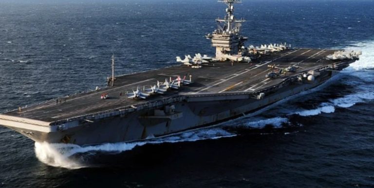 Kapal-Kapal Niaga Tiba dan Berlabuh di Pelabuhan Iran