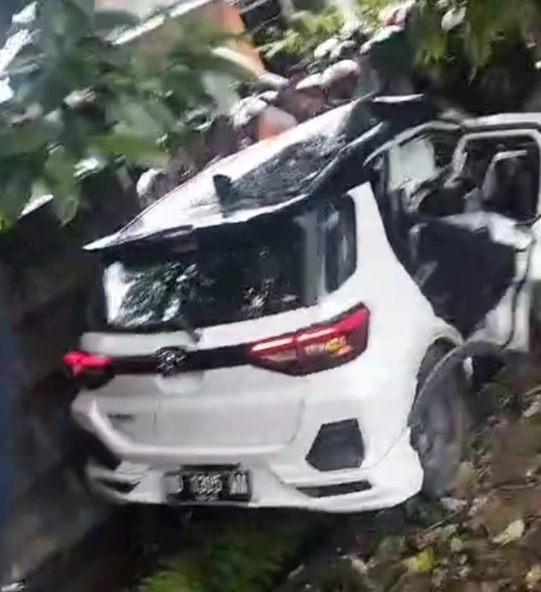 Diduga Lepas Kendali, Toyota Raize Hantam Pembatas di Tol Reformasi, Satu Korban Meninggal