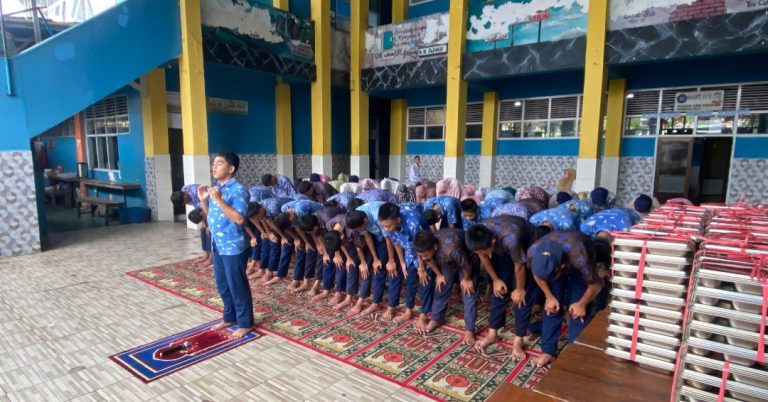 SMP Negeri 22 Makassar Gelar Shalat Dhuha Berjamaah, Perkuat Karakter Spiritual Siswa Kelas IX