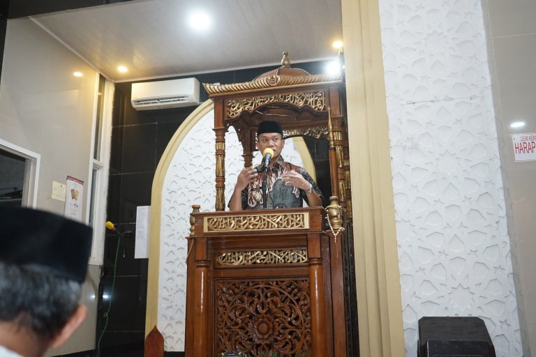 Lewat Safari Ramadan, Camat Tallo Dorong Warga Lembo Aktif di Lontara+ untuk Respon Cepat Keluhan