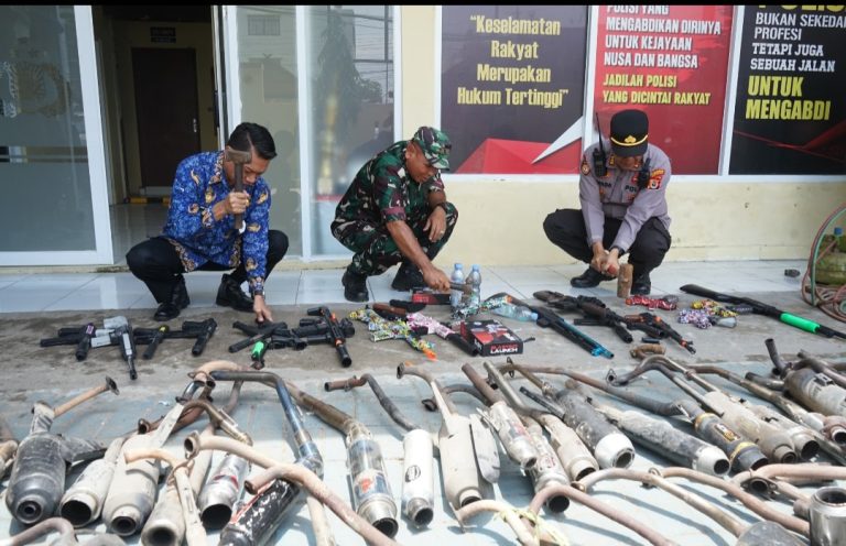 Camat Tallo: Ratusan Knalpot Brong dan Senjata Mainan Dimusnahkan Demi Kenyamanan Warga