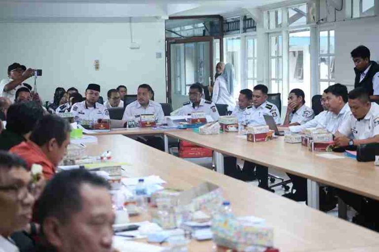 Transparansi Jadi Sorotan: Komisi A DPRD Makassar dalam Rapat Pansus LKPJ Wali Kota 2025