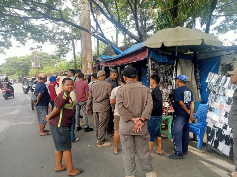 Kecamatan Tallo Konsisten Tertibkan Lapak Liar Demi Kelancaran Jalan Protokol