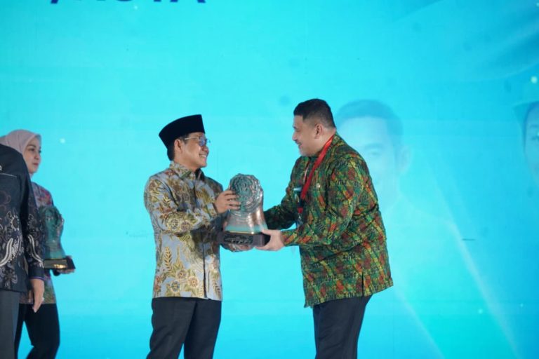Wali Kota Munafri DigANJAR Paritrana Award atas Kepedulian terhadap Pekerja Rentan