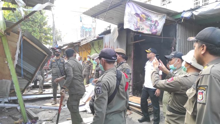 Setelah 35 Tahun Berdiri, Lapak di Ujung Tanah Ditertibkan dan Pedagang Direlokasi