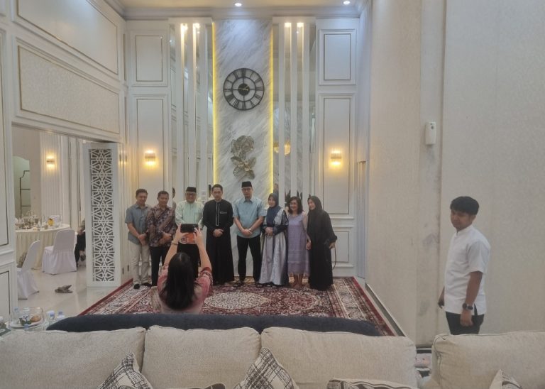 Andi Zulkifly-Fatma Wahyuddin Buka Pintu Kebersamaan, Open House Iduladha Jadi Inspirasi Pelayanan Rakyat