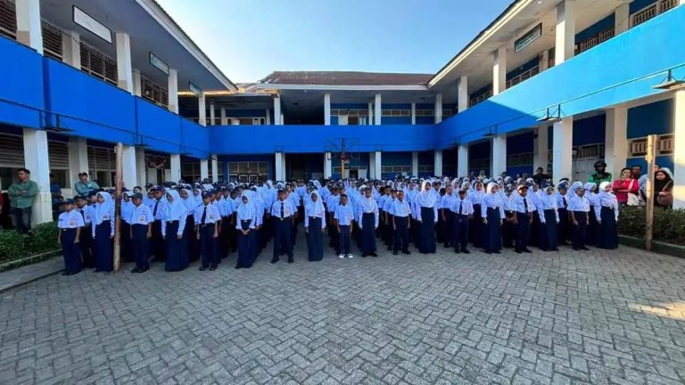 Ratusan Siswa Baru Semarakkan Hari Pertama MPLS di SMPN 33 Makassar