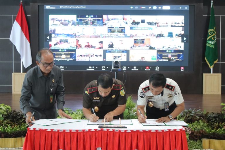 Kejati, Pengadilan Tinggi, dan Kanwil Ditjenpas Sulteng Perkuat Sinergi, Resmikan Persidangan Elektronik
