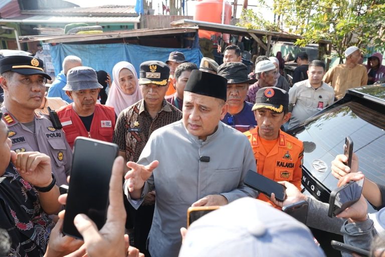 Wali Kota Makassar Tinjau Lokasi Kebakaran di Tallo Pastikan Kebutuhan Warga Terpenuhi
