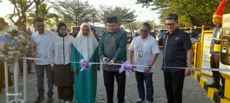 Dampingi Wali Kota Makassar, Hj Umiyati Dorong Parkir Anjungan Losari Lebih Transparan