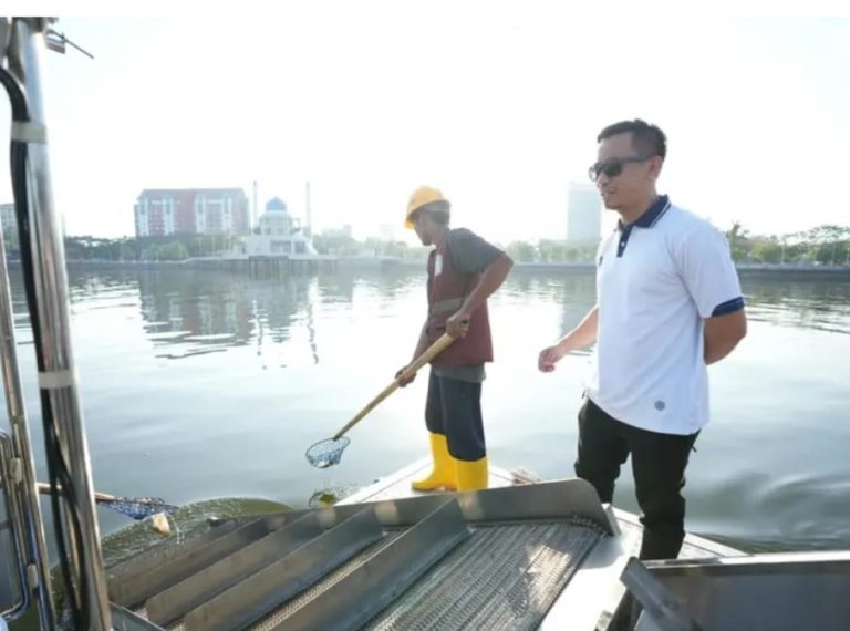 Dari Darat hingga Laut, DLH Kota Makassar Gerakkan Aksi Bersih World Clean Up Day 2026